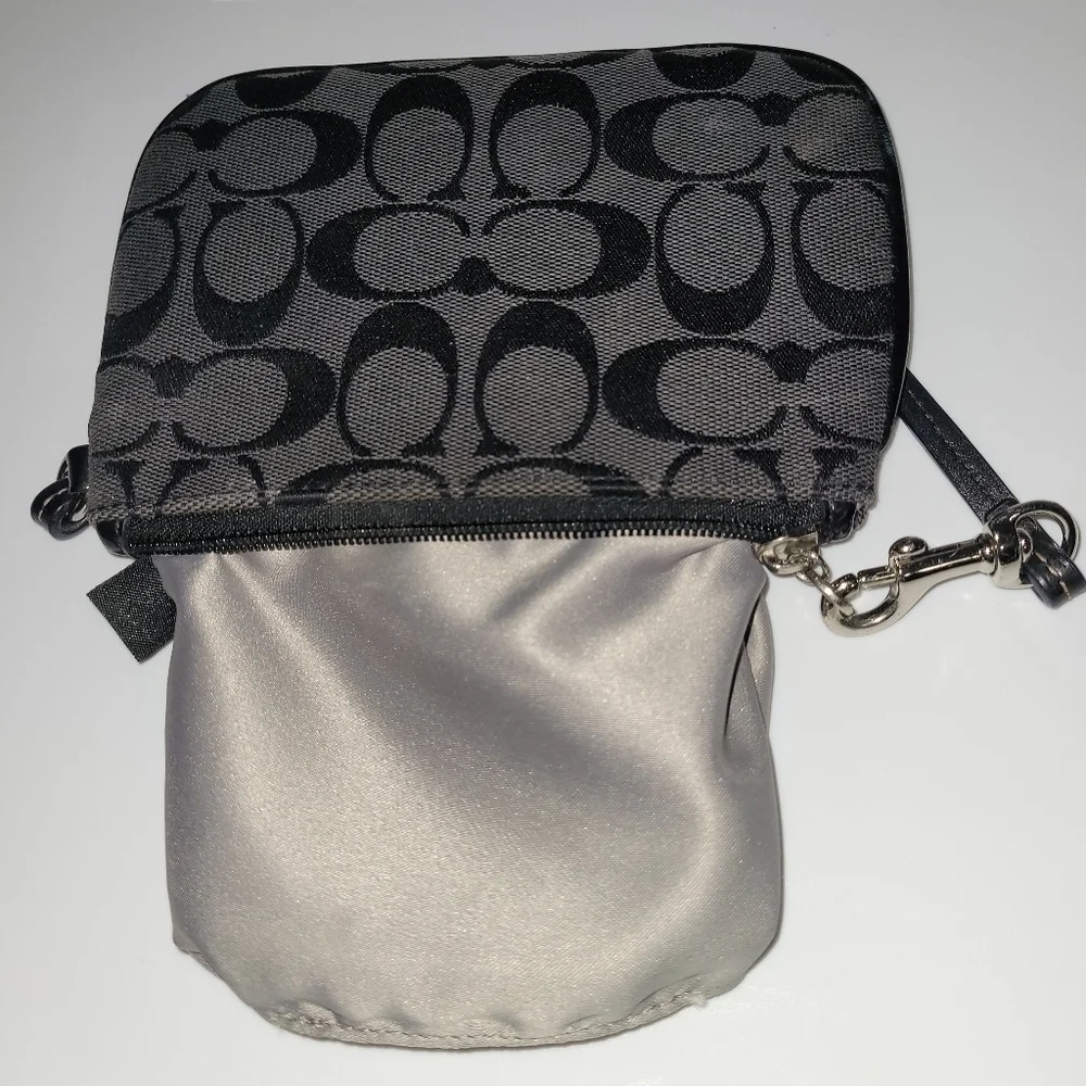 Vintage Coach Signature C Black Wristlet